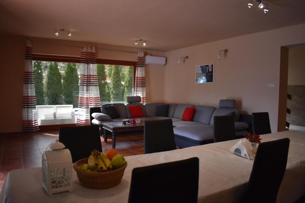 Villa Lily Zamárdi Buitenkant foto